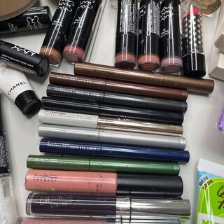 プロメイクアップアーティスト愛用の中古コスメ、メイク類各種 58点