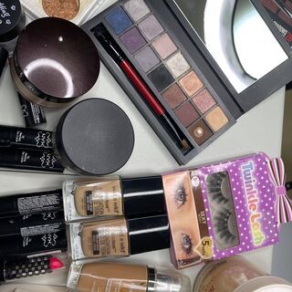 プロメイクアップアーティスト愛用の中古コスメ、メイク類各種 58点