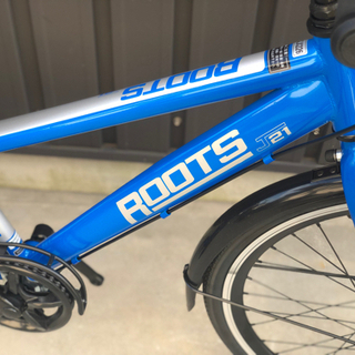 売切■新車☆半額！ジュニア クロスバイク ルーツJ　22インチ LEDオートライト　シマノ6段変速 ブルー