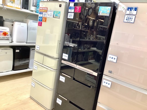 6ヵ月保証付！2012年製 HITACHI(日立)の6ドア冷蔵庫「R-C5700」