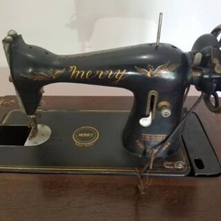 MERRY  SEWING  MACHINE