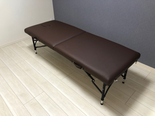 新品　折りたたみ式施術ベッド