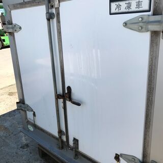 11/16ご購入ありがとうございました。値下げしました☆軽トラックの箱☆米の保管や道具入れに最適です☆28，000万円でお譲りします☆横幅141.4　高さ131.2　長さ185ｃｍ☆内寸　横幅121.5　高さ105　長さ166ｃｍ　箱の厚さ10ｃｍ