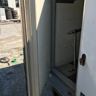 11/16ご購入ありがとうございました。値下げしました☆軽トラックの箱☆米の保管や道具入れに最適です☆28，000万円でお譲りします☆横幅141.4　高さ131.2　長さ185ｃｍ☆内寸　横幅121.5　高さ105　長さ166ｃｍ　箱の厚さ10ｃｍ