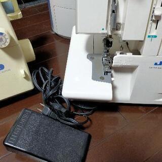 値下げしました。ロックミシン。1台ジャンクです。