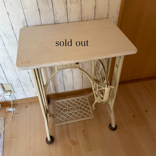 【sold out】アンティークミシン脚の机②