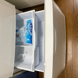 ☆✦ 三菱電機 MITSUBISHI ELECTRIC MR-CU33P-W [冷蔵庫（331L・右開き