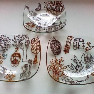 🟪🟪🟪  絵変わり　ガラスの銘々皿  🟪🟪🟪