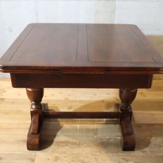 IDC OTSUKA(大塚家具)で取り扱われていた英国アンティークのドローリーフダイニングテーブル。クラシックでエレガントな印象の伸長式テーブルは来客時などにも活躍♪コンパクトなので2人暮らしにも！BI121