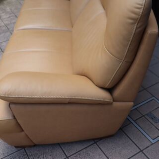 karimoku(カリモク家具)のブルックス 本革 3人掛けソファーです 