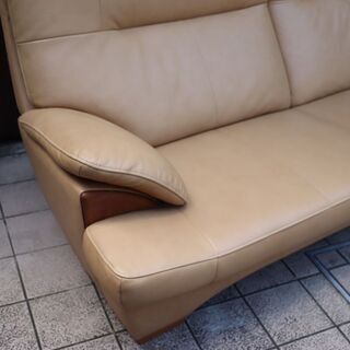 karimoku(カリモク家具)のブルックス 本革 3人掛けソファーです 