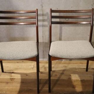 デンマーク製のVestervig Eriksen(ヴェスタヴィグ・エリクセン)デザインのダイニングチェアー2脚セットです。北欧家具らしいシンプルなフォルムのヴィンテージ木製椅子です♪BI131
