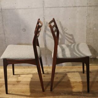 デンマーク製のVestervig Eriksen(ヴェスタヴィグ・エリクセン)デザインのダイニングチェアー2脚セットです。北欧家具らしいシンプルなフォルムのヴィンテージ木製椅子です♪BI131