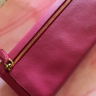 PRADA 長財布 売ります。