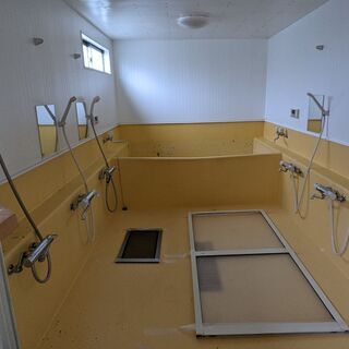 12ｍ　40ｆｔ　コンテナ浴場　シャワー6か所　浴槽　ＦＲＰ石油給湯器2基、タンク付き　断熱材入り　キャンプ場に！ 12m 40ft コンテナ浴場 シャワー6か所 浴槽 FRP石油給湯器2基