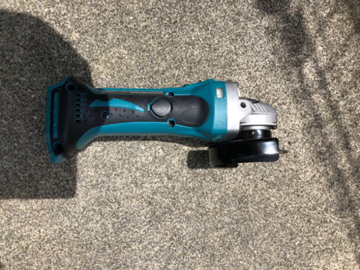 マキタ　ディスクグラインダー　GA402D ほぼ新品