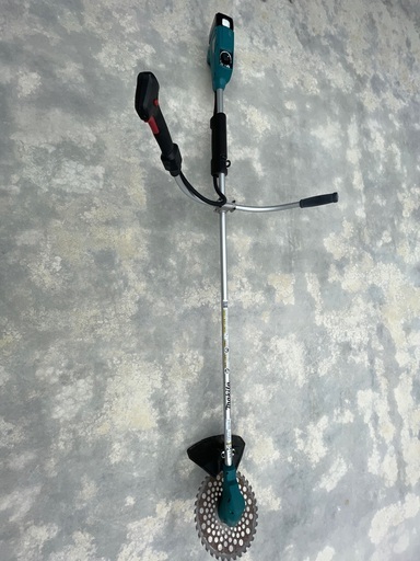 マキタ　MUR142UD 充電式草刈機