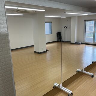 大型ミラー (キャスター付き)をお譲りします！高さ2m・幅1.2m/ダンスミラー スポーツミラー ヨガミラー