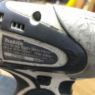 J082★ makita ★TD130D ★ インパクトドライバー＋バッテリー1つ＋充電器　☆動作チェックOK 