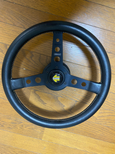 MOMO ステアリング