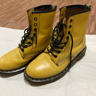 Dr.Martens8ホール黄色ブーツ 