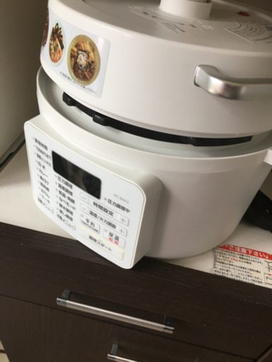 アイリスオーヤマ　中古　美品　電気圧力鍋　PC-MA2-W