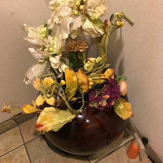 気をくり抜いた花差し