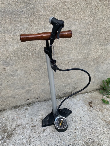 GIANTクロスバイク19ESCAPE R3鍵付きサドルロック付き 空気入れ付き