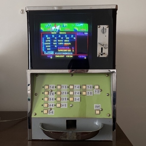 競馬ゲーム機100円硬貨使用