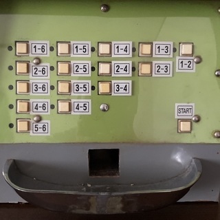 競馬ゲーム機100円硬貨使用