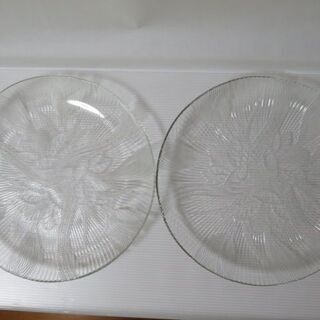 昭和レトロ　ガラスのお皿　花柄　２枚セット　陶器特集　食器棚整理...