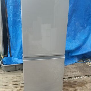 J　 SHARP/ノンフロン2ドア冷凍冷蔵庫　シャープ 137L...