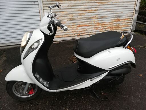 SYMのUMI100cc エンジンセル一発始動。メットインで100ccなのに原付きクラスの大きさ。