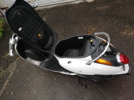 SYMのUMI100cc エンジンセル一発始動。メットインで100ccなのに原付き