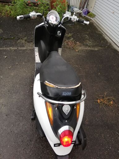 SYMのUMI100cc エンジンセル一発始動。メットインで100ccなのに原付き