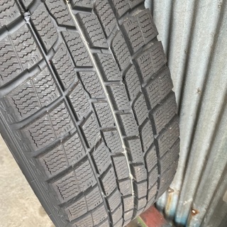 プリウスアルファ　α スタッドレス　グッドイヤー　dds