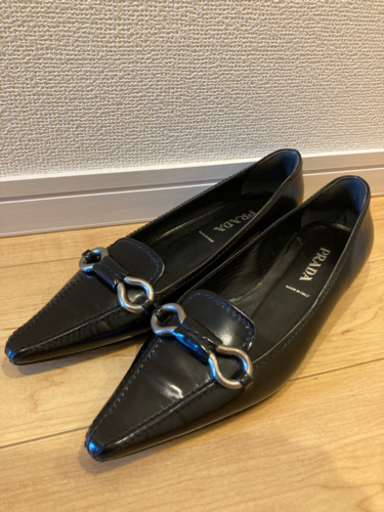 プラダ　パンプス