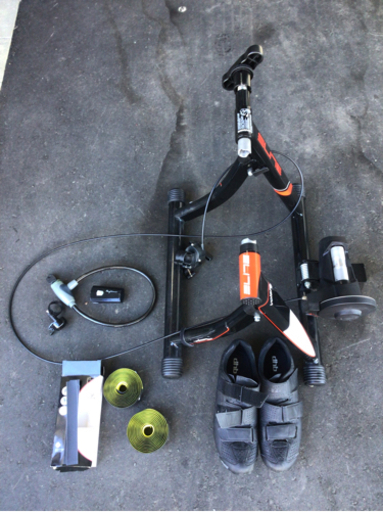 ロードバイクGIANT DIFY ビンディングペダル、サイクルトレーナーなど