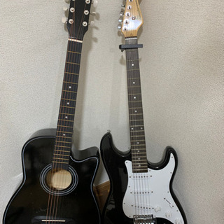 【ネット決済・配送可】ほとんど使ってないギター二つ6000円
