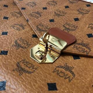 -3000円！大幅値下げ！ 新品！ MCM ビジネスバッグ(ユニセックス) 二層式！ 鍵あり！