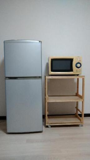 冷蔵庫「137L」と電子レンジ