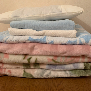 【決定済み】毛布3枚　未使用枕、シーツ