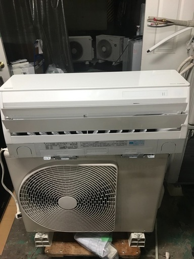 200V Toshiba 16 畳。 無料のエアコンの設置