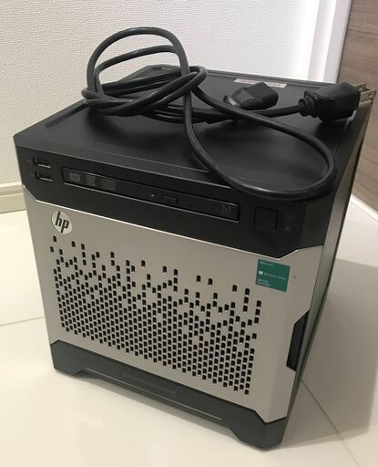 HP製ProLiantMicroServerGen8 キューブ型小型サーバー機