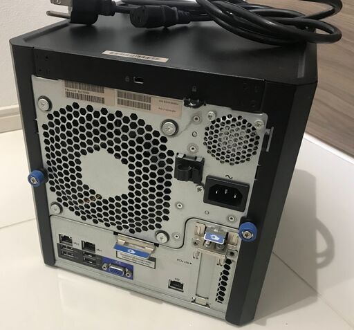 HP製ProLiantMicroServerGen8 キューブ型小型サーバー機