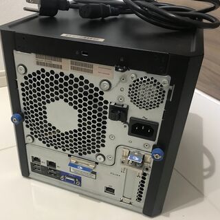 HP製ProLiantMicroServerGen8 キューブ型小型サーバー機 3