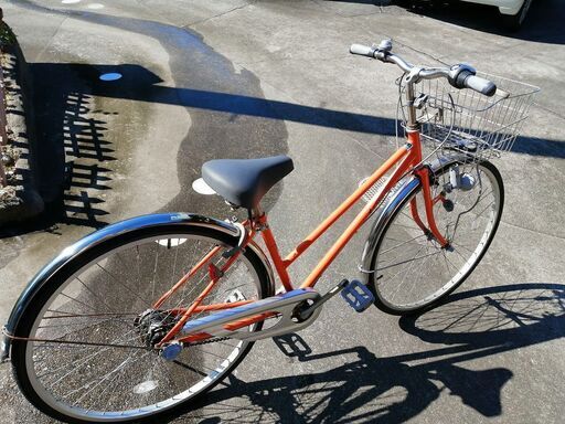 オレンジ色の自転車