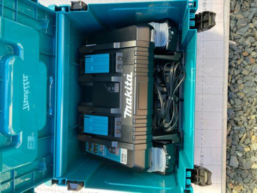 マキタ正規品バッテリー2個、2連急速充電器、専用ケース | stainu