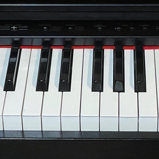 購入者様決定！】【格安】【お届け無料有り】☆電子ピアノ☆YAMAHA CLP-560