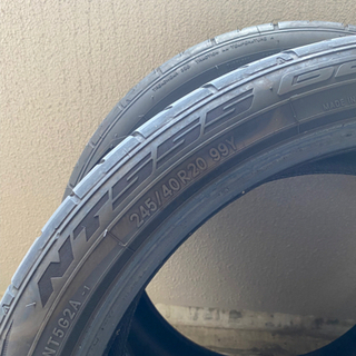 【ネット決済・配送可】タイヤ　245/40R20 4本セット　ニットー